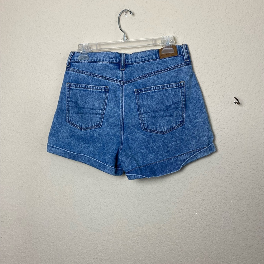 American Eagle Outfitters Mom Short Hi-Rise Medium Wash Cuffed Jean Shorts Sz 6 - Picture 3 of 12